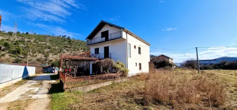 Kuća sa tri stana - Tasovčići (Čapljina)