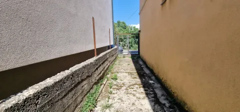 Prestižna lokacija u srcu grada - zemljište sa objektima i garažom