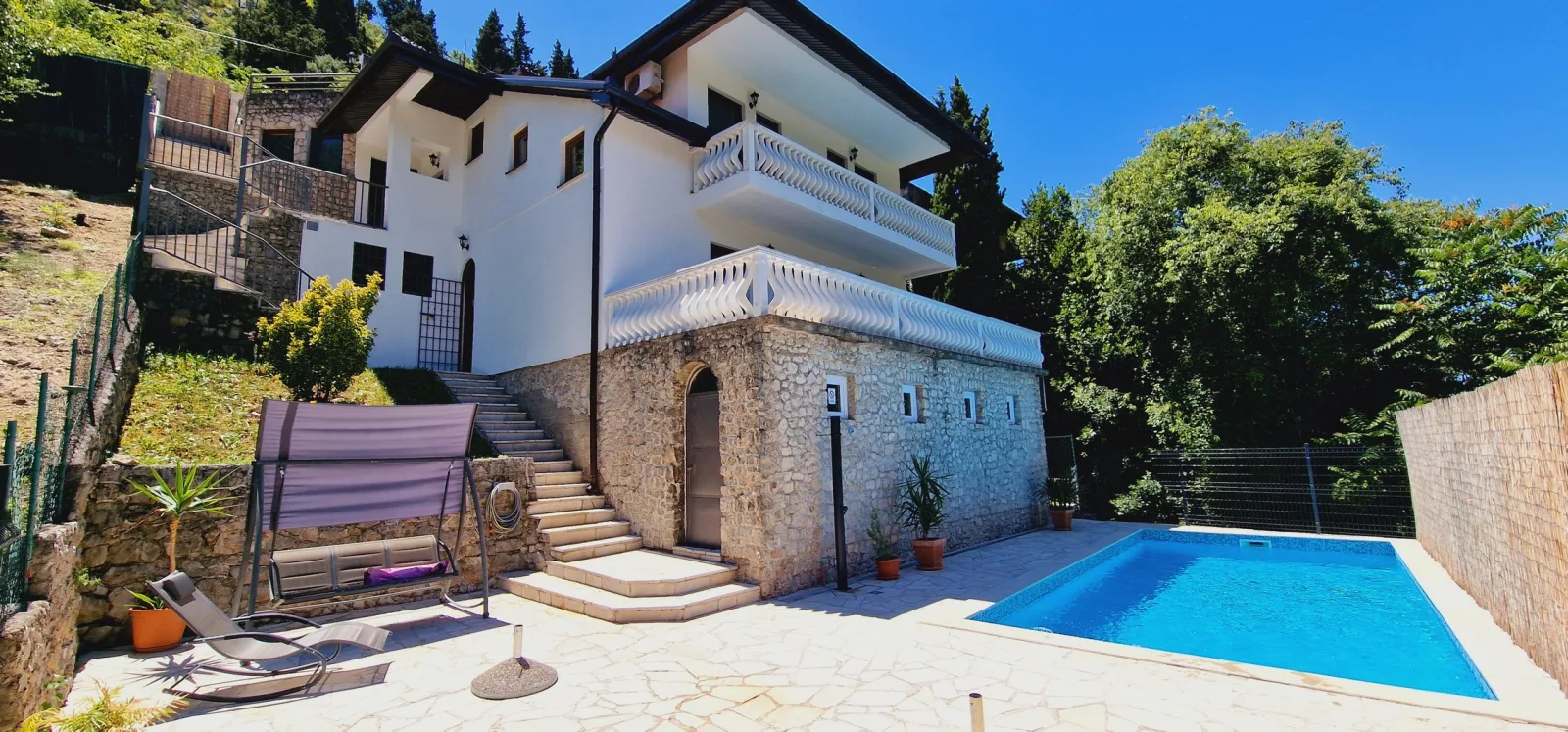 Predivna kuća sa bazenom i panoramskim pogledom na Stolac, u blizini starog grada Vidoški