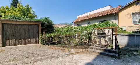 Prestižna lokacija u srcu grada - zemljište sa objektima i garažom