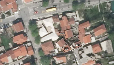 Dva stambena objekta u blizini Starog mosta