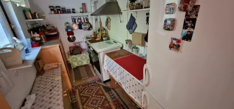 Dva stambena objekta u blizini Starog mosta