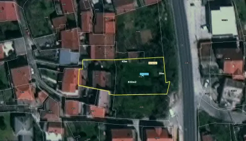 Parcela od 832m2 sa uknjiženom devastiranom kućom uz M17 - Brankovac