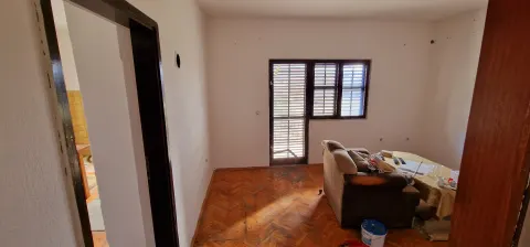 Kuća sa tri stana - Tasovčići (Čapljina)