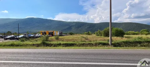 Zemljište 8000m2 uz magistralni put M17