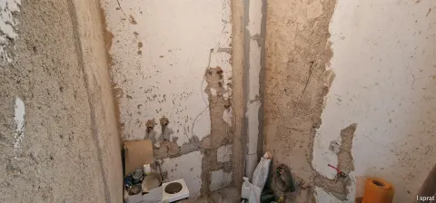 Kuća sa tri zasebna stana i poslovnim prostorom
