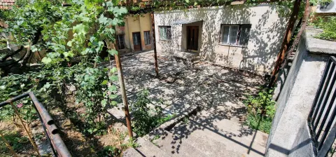 Prestižna lokacija u srcu grada - zemljište sa objektima i garažom