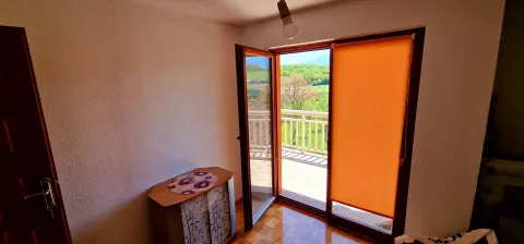 Izuzetna prilika u Tarčinu -  Veliko imanje sa više objekata!