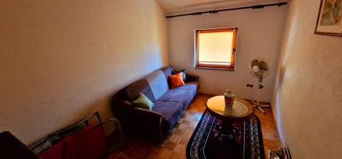 Izuzetna prilika u Tarčinu -  Veliko imanje sa više objekata!