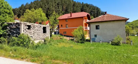 Izuzetna prilika u Tarčinu -  Veliko imanje sa više objekata!