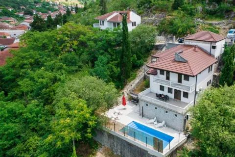 Predivna kuća sa bazenom i panoramskim pogledom na Stolac, u blizini starog grada Vidoški