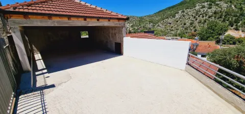 Predivna kuća sa bazenom i panoramskim pogledom na Stolac, u blizini starog grada Vidoški