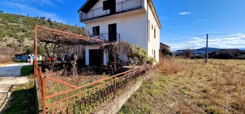 Kuća sa tri stana - Tasovčići (Čapljina)