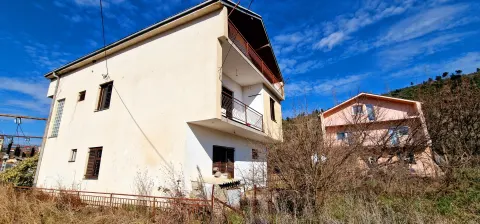 Kuća sa tri stana - Tasovčići (Čapljina)