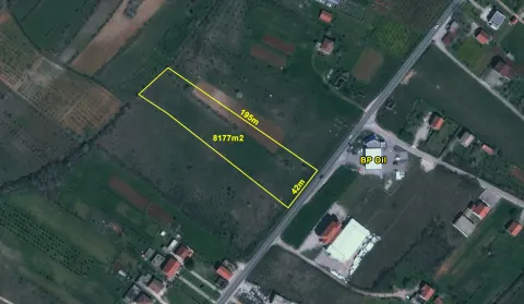Zemljište 8000m2 uz magistralni put M17