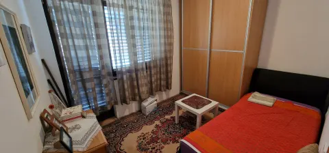 Dva stambena objekta u blizini Starog mosta