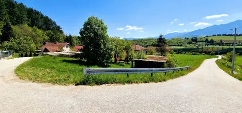 Izuzetna prilika u Tarčinu -  Veliko imanje sa više objekata!