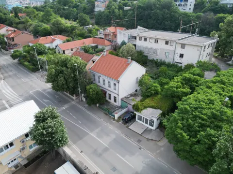 Rijetka prilika za poslovno-stambeni prosperitet na atraktivnoj lokaciji, ulica Maršala Tita.