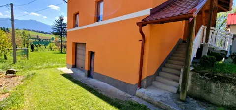 Izuzetna prilika u Tarčinu -  Veliko imanje sa više objekata!