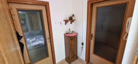 Dva stambena objekta u blizini Starog mosta