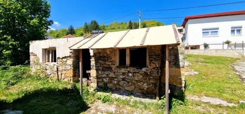 Izuzetna prilika u Tarčinu -  Veliko imanje sa više objekata!