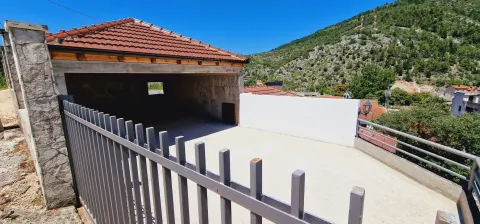 Predivna kuća sa bazenom i panoramskim pogledom na Stolac, u blizini starog grada Vidoški