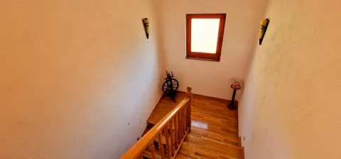Izuzetna prilika u Tarčinu -  Veliko imanje sa više objekata!