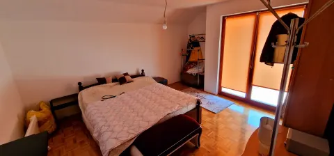 Izuzetna prilika u Tarčinu -  Veliko imanje sa više objekata!