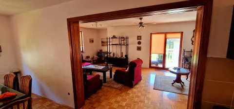 Izuzetna prilika u Tarčinu -  Veliko imanje sa više objekata!