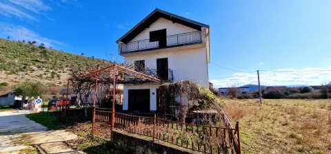 Kuća sa tri stana - Tasovčići (Čapljina)