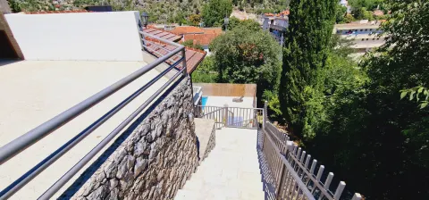 Predivna kuća sa bazenom i panoramskim pogledom na Stolac, u blizini starog grada Vidoški
