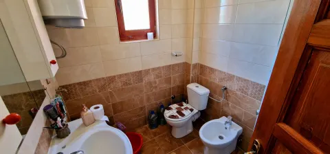 Izuzetna prilika u Tarčinu -  Veliko imanje sa više objekata!