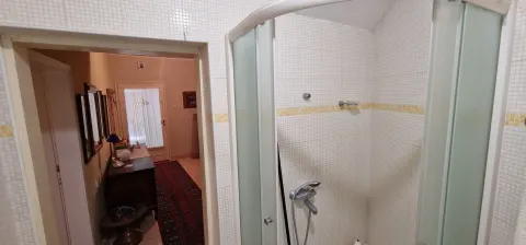 Dva stambena objekta u blizini Starog mosta