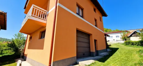 Izuzetna prilika u Tarčinu -  Veliko imanje sa više objekata!