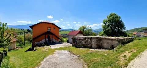 Izuzetna prilika u Tarčinu -  Veliko imanje sa više objekata!