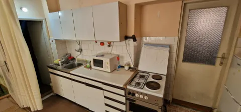 Prestižna lokacija u srcu grada - zemljište sa objektima i garažom