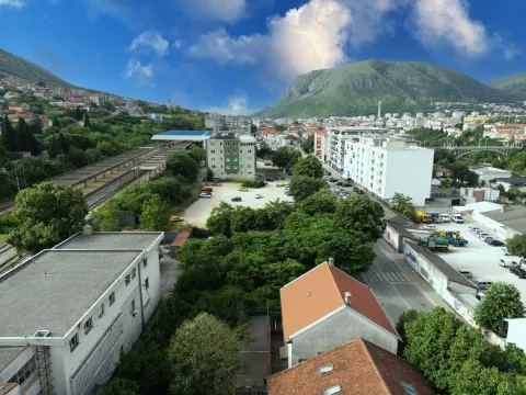 Rijetka prilika za poslovno-stambeni prosperitet na atraktivnoj lokaciji, ulica Maršala Tita.