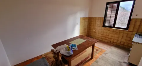 Kuća sa tri stana - Tasovčići (Čapljina)