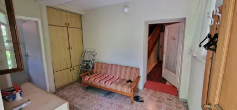Dva stambena objekta u blizini Starog mosta