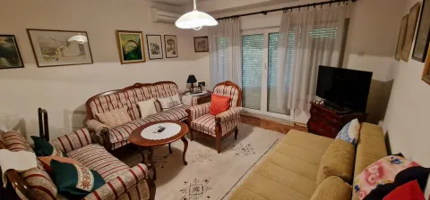 Dva stambena objekta u blizini Starog mosta