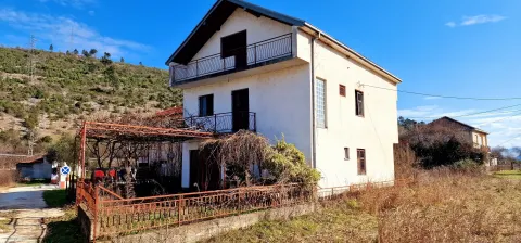 Kuća sa tri stana - Tasovčići (Čapljina)