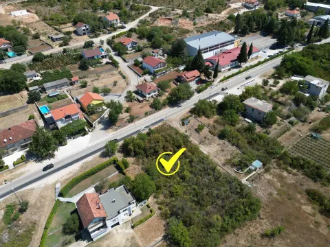 Odlična parcela preko puta škole u Pologu 1