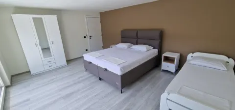 Moderna nova vila sa bazenom i velikom okućnicom 29