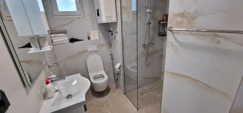 Moderna nova vila sa bazenom i velikom okućnicom 19