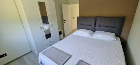 Moderna nova vila sa bazenom i velikom okućnicom 26
