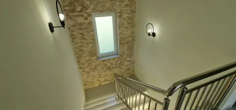 Moderna nova vila sa bazenom i velikom okućnicom 23