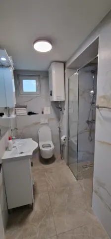 Moderna nova vila sa bazenom i velikom okućnicom 20