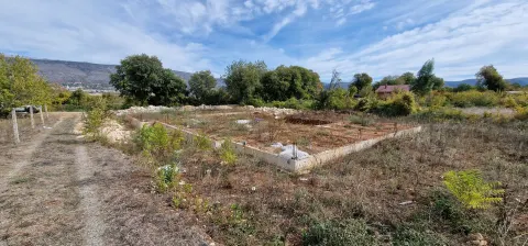 Parcela sa započetom gradnjom moderne vile sa bazenom i garažom 14