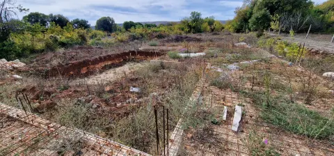 Parcela sa započetom gradnjom moderne vile sa bazenom i garažom 13