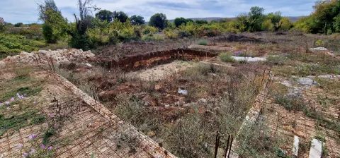 Parcela sa započetom gradnjom moderne vile sa bazenom i garažom 12
